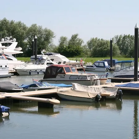 Vakantiehuis Op Het Water Olburgen
